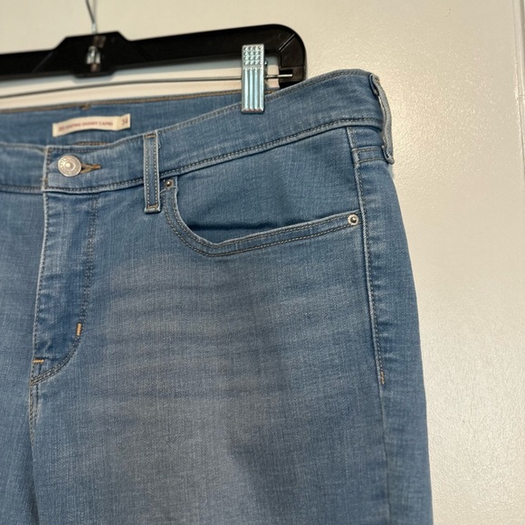 Lee Women’s Sz: 34 311 Shaping Skinny Capri. Medium Wash. Stretchy. 5 Pockets. - Picture 7 of 11